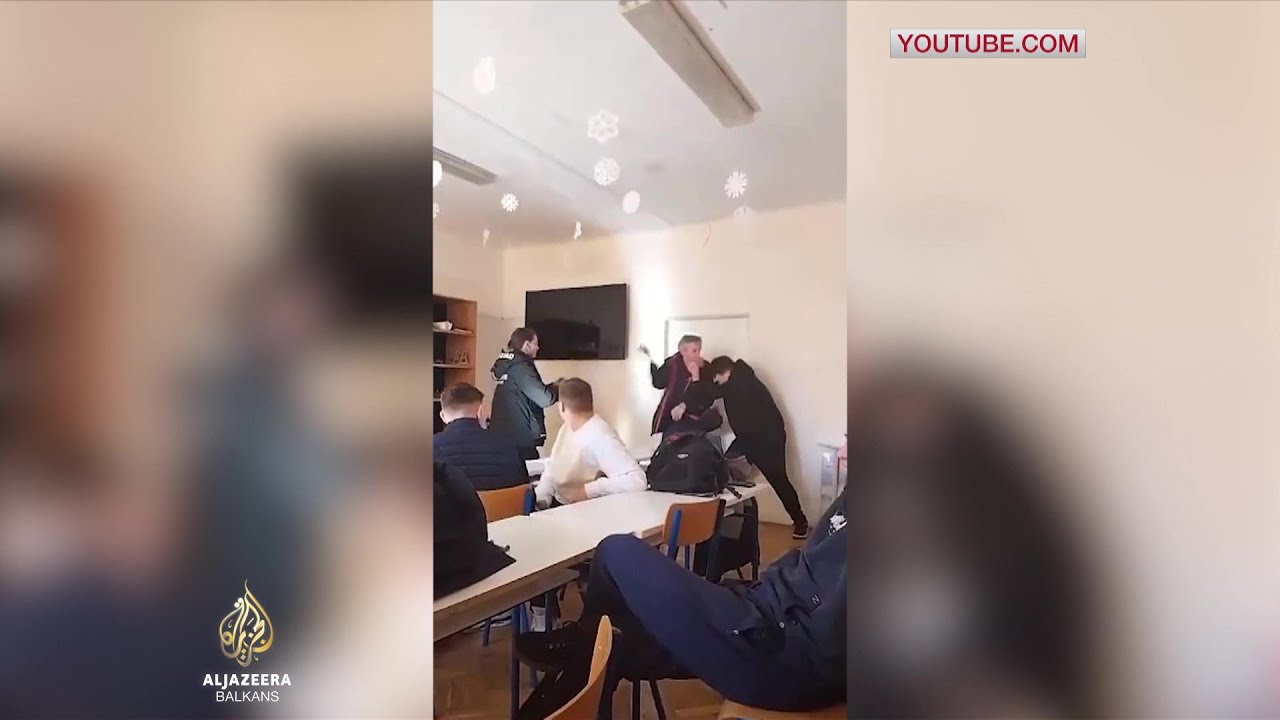 ماذا سيحدث للأستاذ بعد نشر فيديو الشجار مع الطالب؟