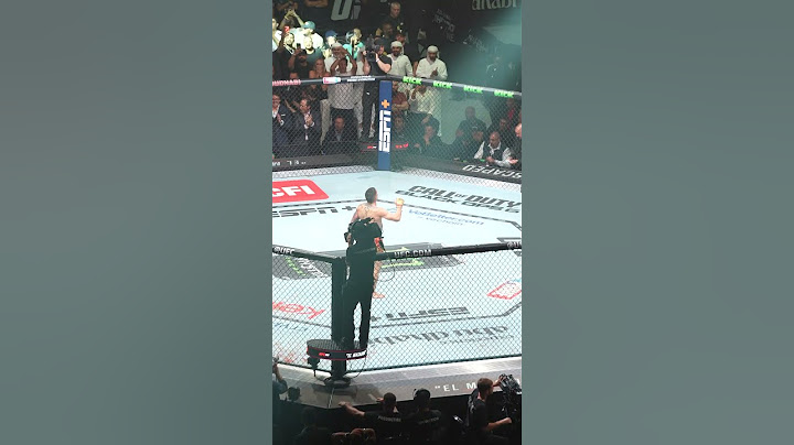 ILIA TOPURIA KNOCKS OUT MAX HOLLOWAY 😱 #UFC308