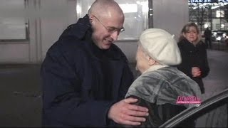 Ходорковский в Берлине встретил родителей и дал первое интервью