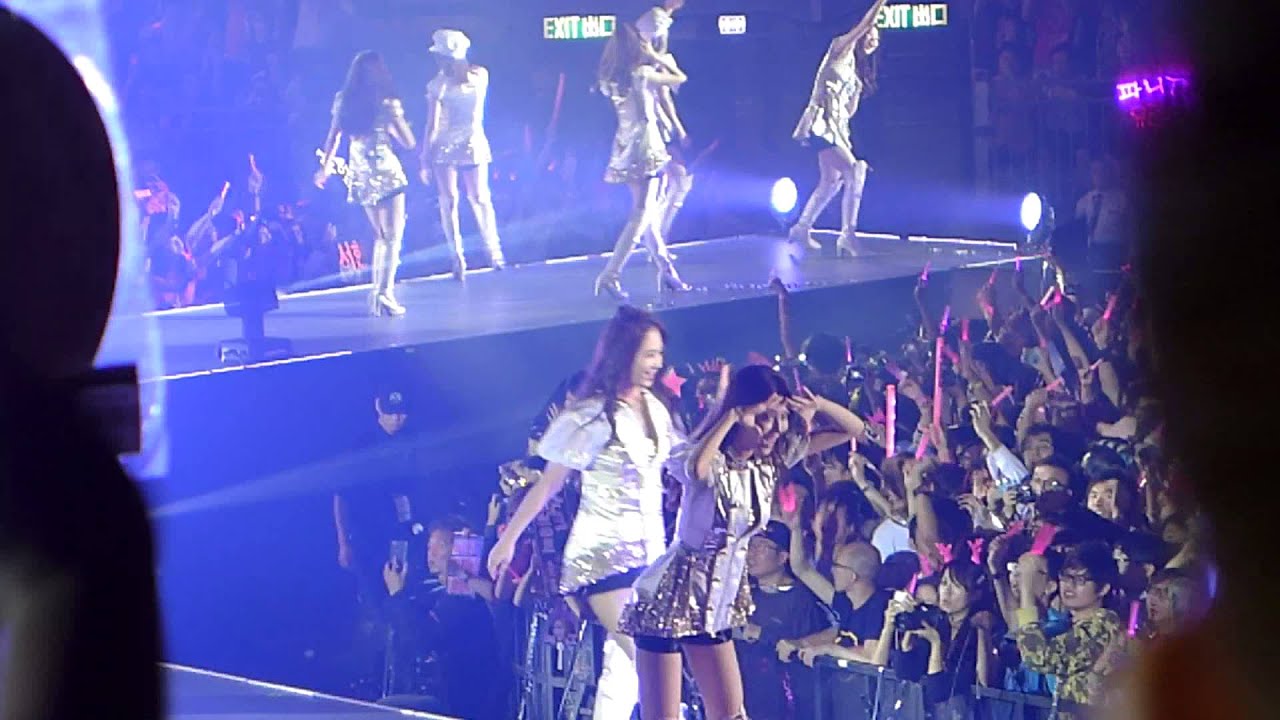 [Fancam][131110] SNSD Girls & Peace Tour in HK - The Great Escape + Can't Take My Eyes Off You