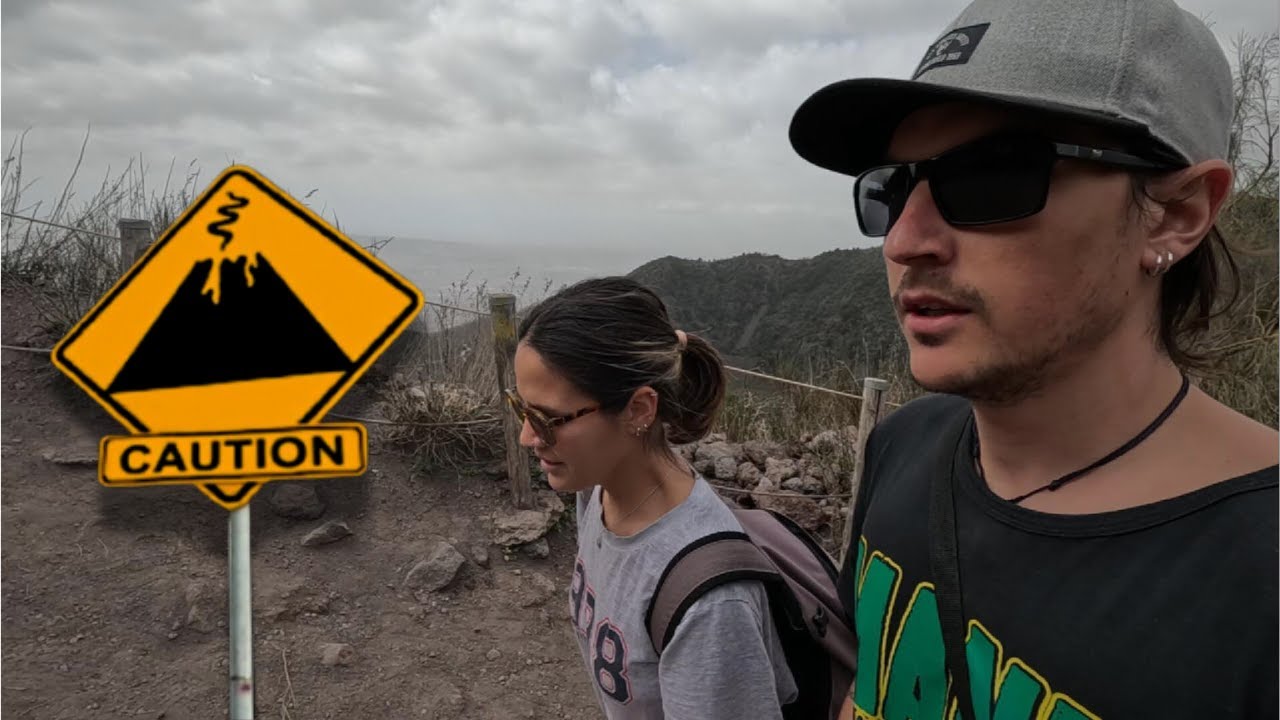 Una AMENAZA latente en la bahía de NAPOLES, el VOLCAN Vesubio🌋 | Trekking