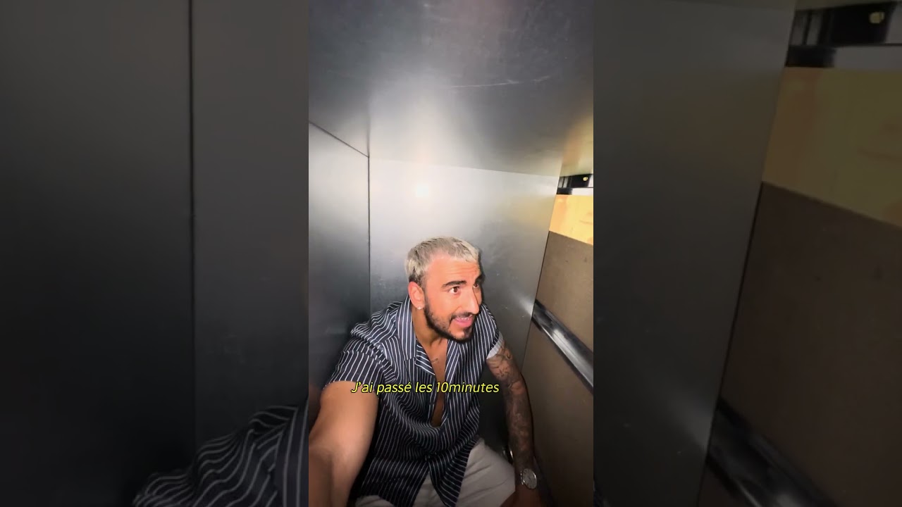 COINCÉ DANS UN MONTE CHARGE...😱