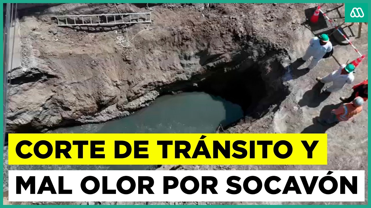 Colector colapsó provocando socavón en Estación Central: hay mal olor y tránsito cortado