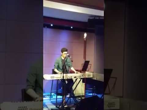 Jeff Ng sang "天后"。