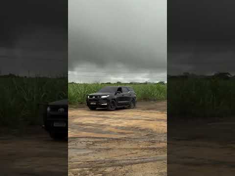 OFF ROAD COM A SW4 ALL BLACK!