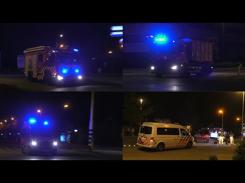 Brandweer en Ambulancedienst met Spoed naar een Grote Brand in Purmerend bij Wijkcentrum het Noot