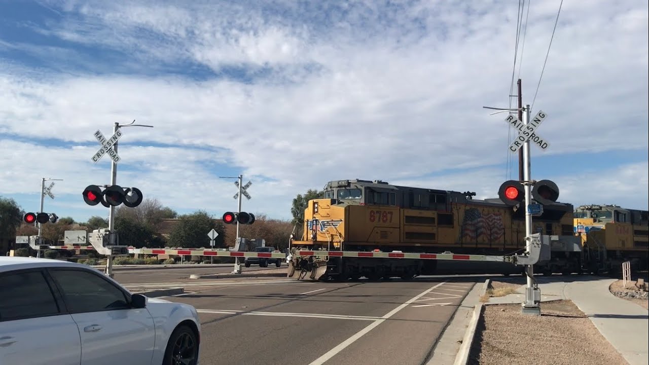 UP plays Happy Birthday on horn while crossing in Queen Creek, AZ! E Ocotillo Rd. 1/3/2026
