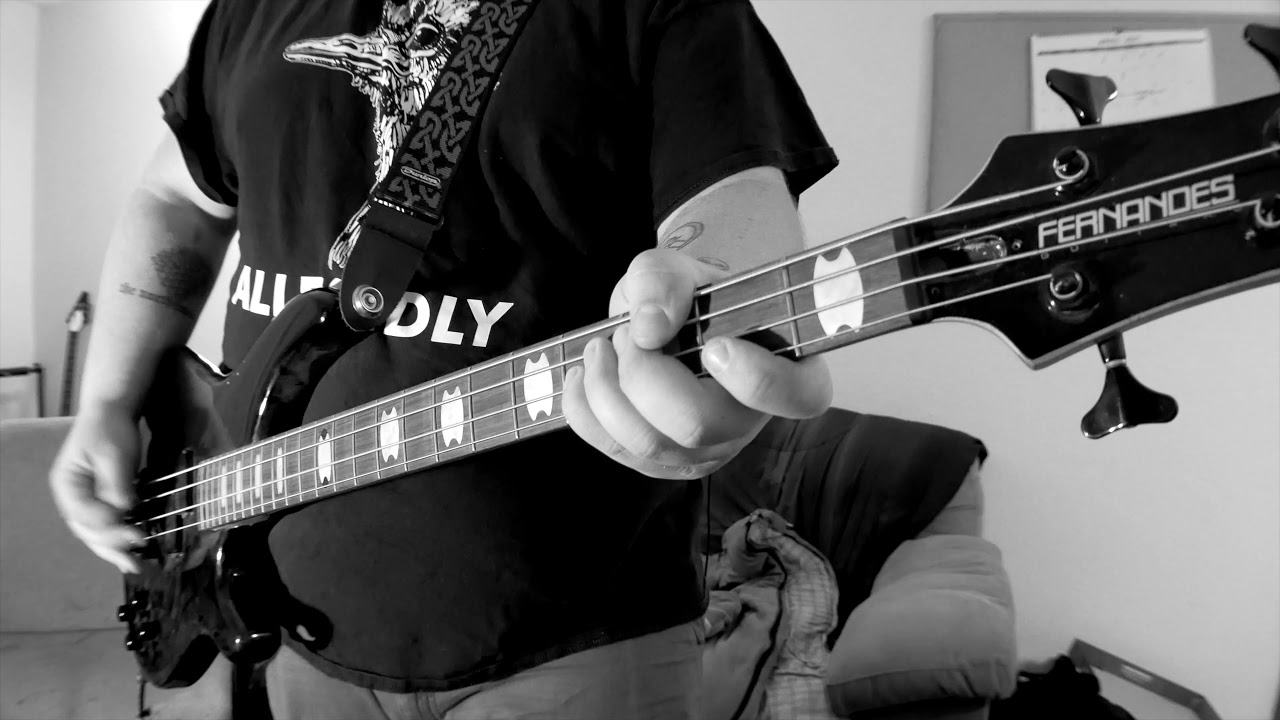 Living Dead Girl - Rob Zombie (Bass Cover)