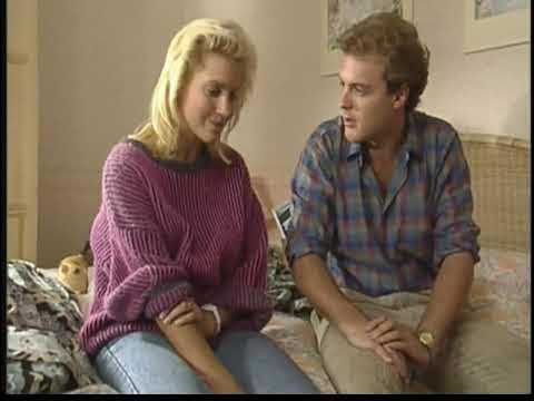 Malandra Burrows in jeans - Emmerdale (1989-1990) - YouTube