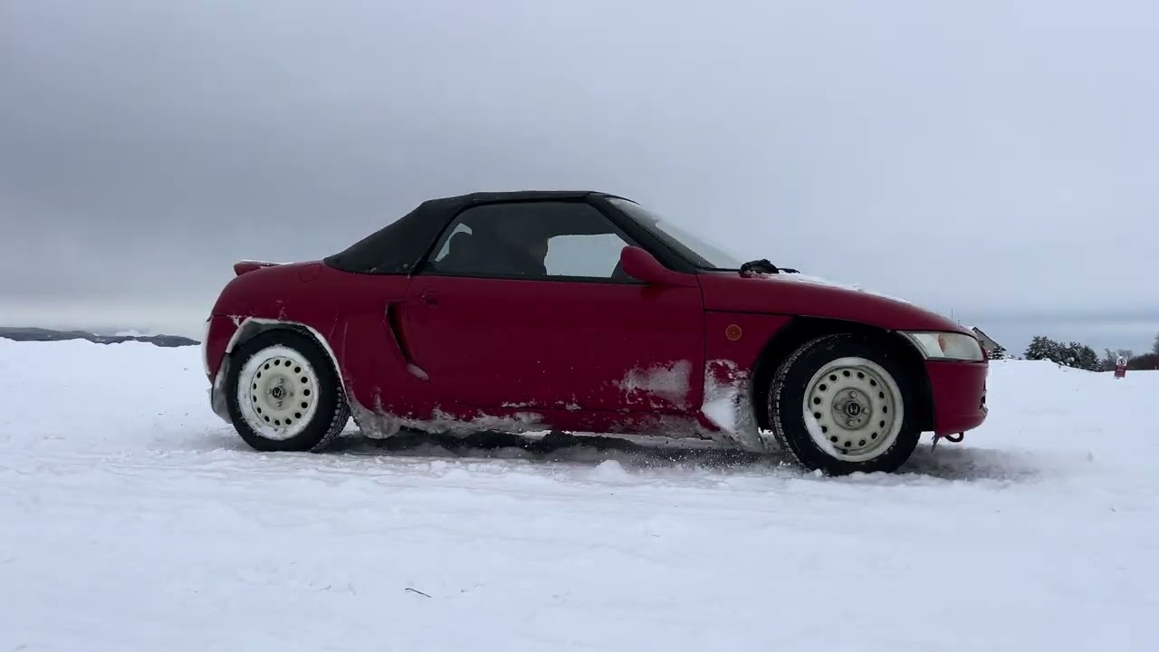 ホンダビートで雪ドリフト - YouTube