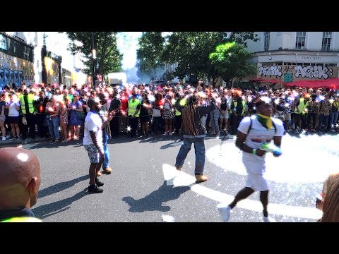 Video: Dan mereka tahu bagaimana menggoda kelenjar: pengiklanan alat tangan yang tidak standard