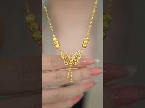 قلادة أنيقة كلاسيكية بتعليقة على شكل الفراشة 