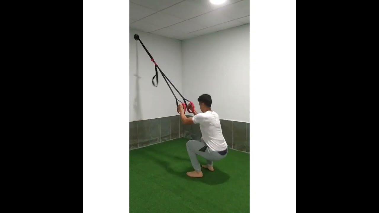 SENTADILLA CON SALTO EN TRX - YouTube