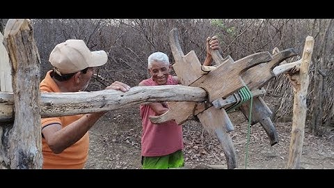 PATONHO PEGANDO ÁGUA  NO POÇO COM AMIGOS E O MATERIAL PRA INCIAR O RESERVAT´ÓRIO DE ÁGUA