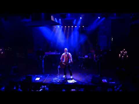 פבלו רוזנברג נר על החלון 