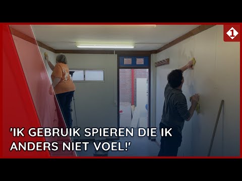 Burgemeester en wethouders Veendam helpt VV Wildervank tijdens NL Doet