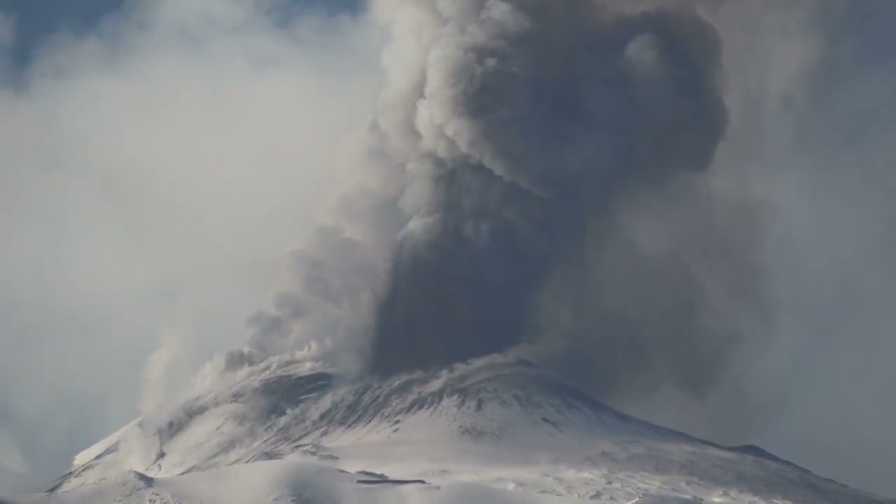 ETNA 27-12-2025 INTENSA ATTIVITA' CRATERE NORDEST -....