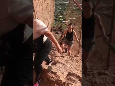 Vídeo: Senderisme Camelback Mountain Trail al centre de Phoenix, Arizona