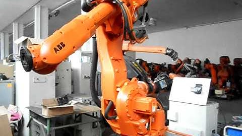 Used industrial robot ABB IRB6600 S4C+ M2004 at www.eurobots.net