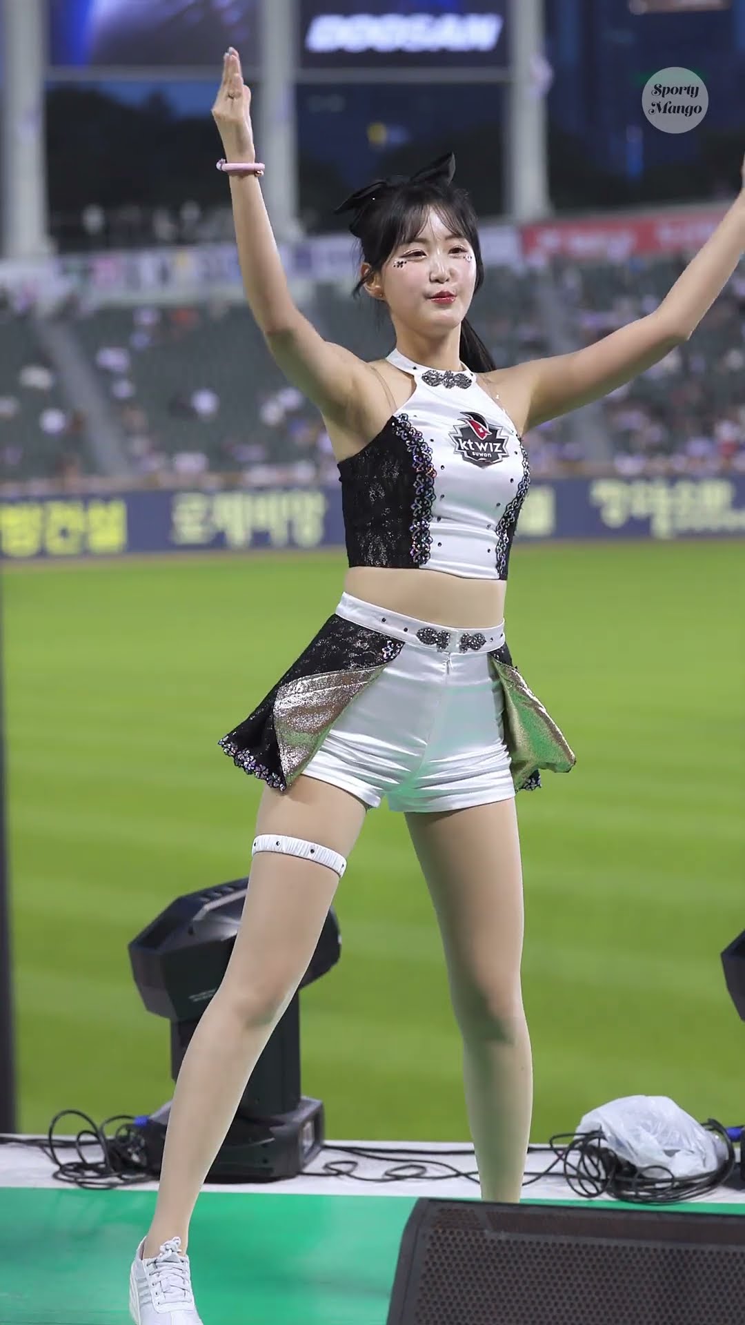 “양팔 번쩍! 문상철 응원엔 힘이 난다🔥” 김한슬 치어리더의 열정 응원