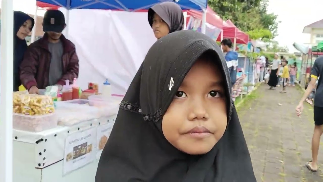 Pulang ngaji ngabuburit ke lapang,,, KAKA HIBI JAJAN APA YA? 