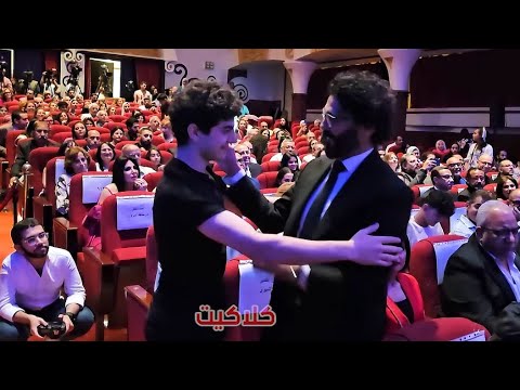شاهد ماذا فعل النجم خالد النبوي لحظة صعود الفنان الشاب معتز هشام للتكريم في المركز الكاثوليكي
