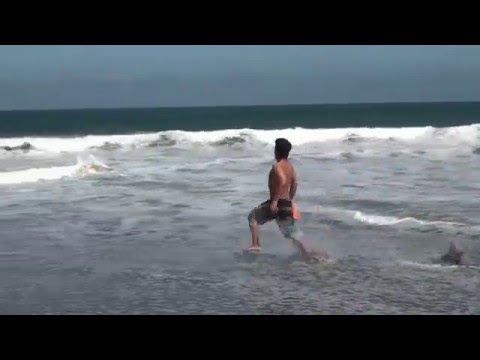 Escape, persecución y arresto en las olas de Playa Grande de Cartagena