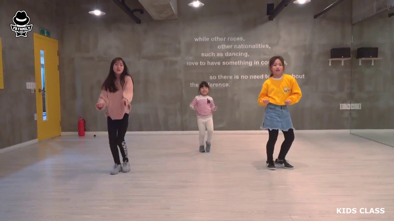 Kids K-pop Dance Cover. '화사 - 멍청이' - YouTube