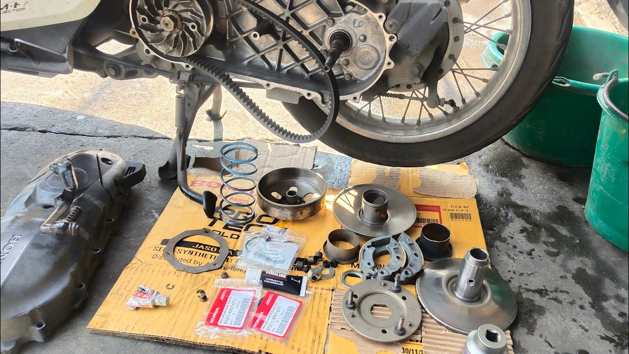 ประกอบชุดล้อปรับสายพาน Honda Scoopy i ปี 2017#TOMอะไหล่0816822529✌👍🏻