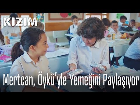 Mertcan, Öykü'yle yemeğini paylaşıyor ❣️