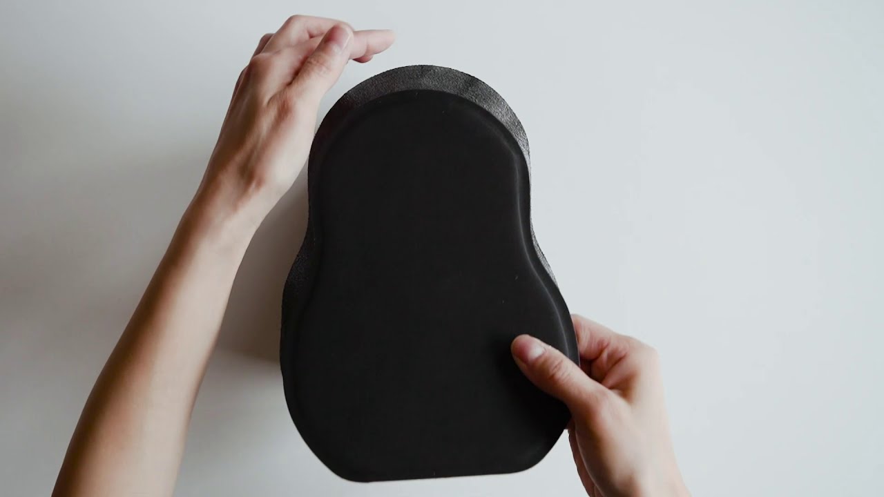 土屋鞄の職人がお届けする 笑顔で思わず寒さを忘れてしまう冬の遊び心 スイカの次は 雪だるま専用のレザーバッグが登場 土屋鞄製造所のプレスリリース