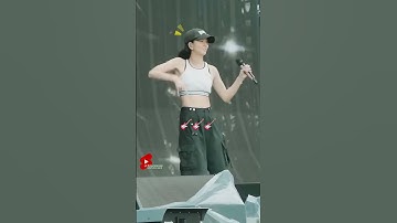 Lisa is always changing the names 😂🔥 #blackpink #shorts #deadline