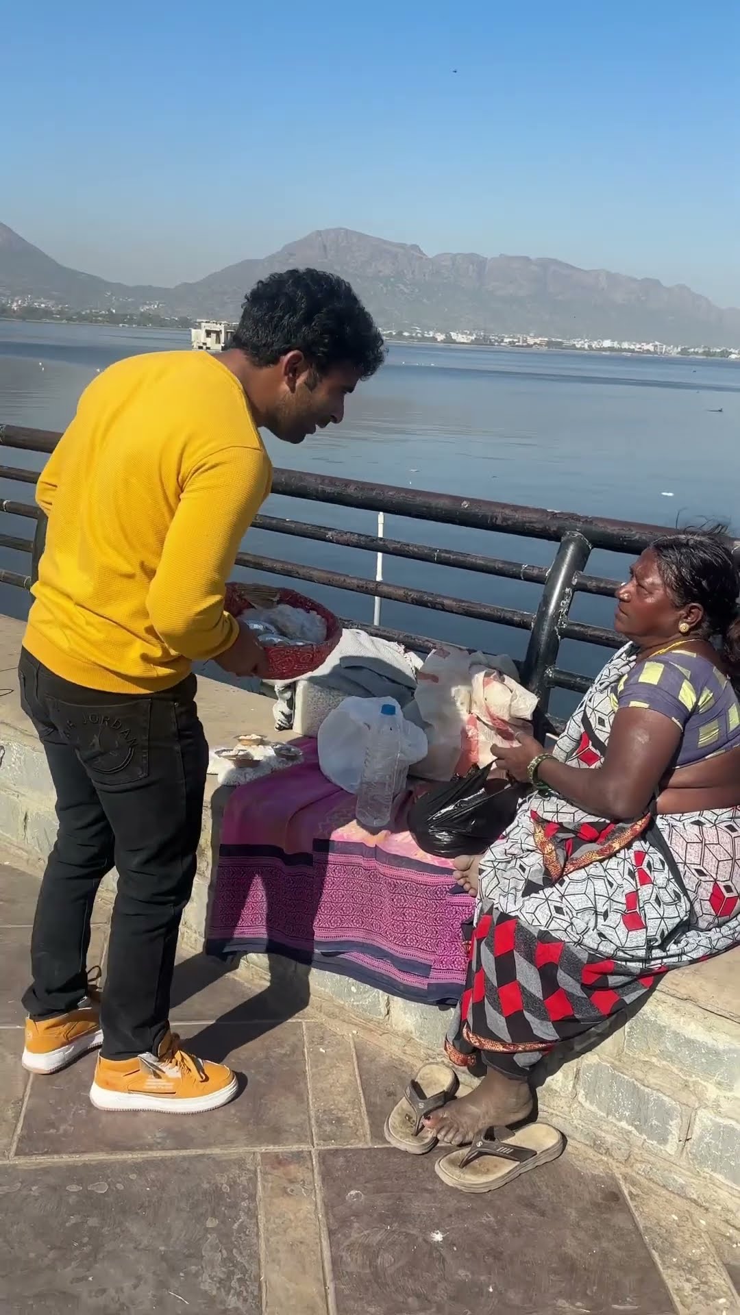 ?दादी का बिल्कुल सामान नहीं बिका था ?#humanity #respect #helping #trending #viralvideo #youtube