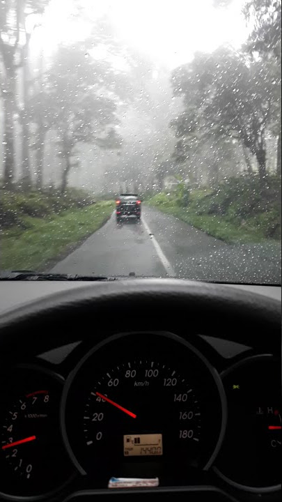story wa di dalam mobil waktu hujan