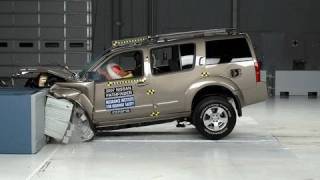 2007 Nissan Pathfinder moderate overlap IIHS crash test