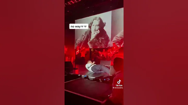 Morrissey falling on stage #thesmiths #morrissey #rockmusic #indierock