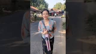 Tukang Jamu Cantik Dan Sexy shorts