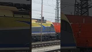 1216 932-4 und 2970 900-4 als Lokzug in Linz Hbf am 22.9.2023