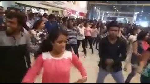 Crazy Feeling Flash Mob @ Vizag || Yuvatarang2K17 Vignan Students