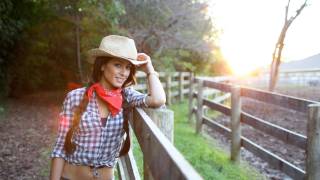 Halloween Hairstyle and Costume - Sexy Cowgirl