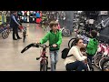 Весело катаемся на детском велосипеде в спортивном магазине Декатлон и Никите покупаем Велосипед