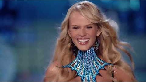 Thumbnail of Maroon 5 Moves Like Jagger The Victoria Secrets Fashion Show 720p