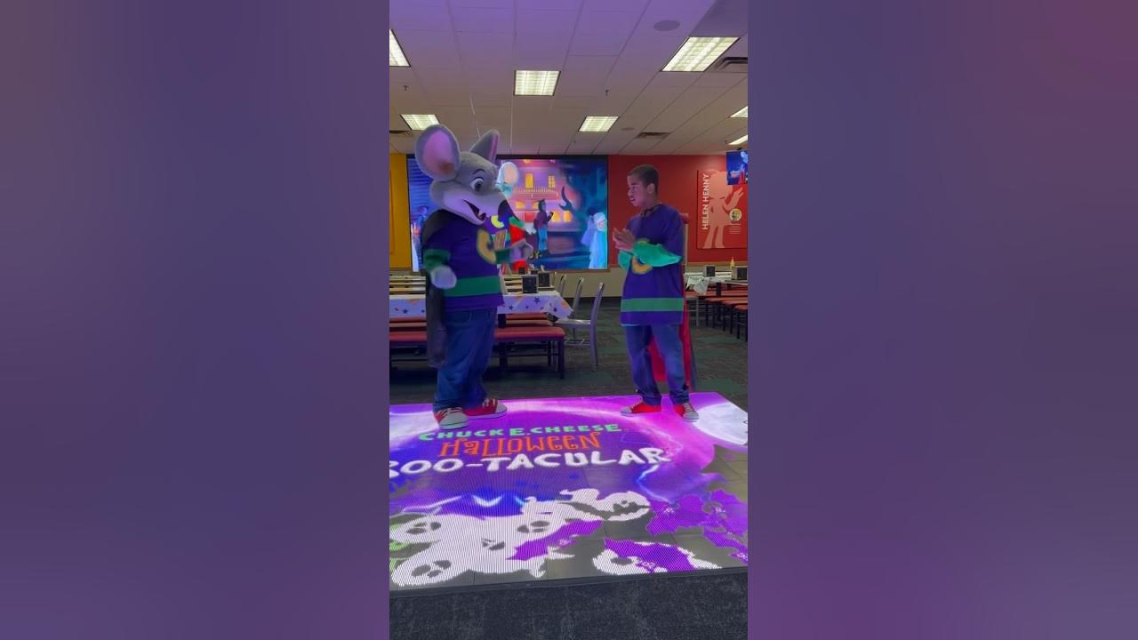 Chuck E. Cheese 🧀 Halloween costume and Haunted House Party dance Deptford NJ 2023 chuckecheese