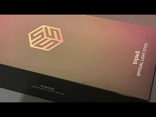tripleS (트리플에스) - Official Light Stick Unboxing - YouTube