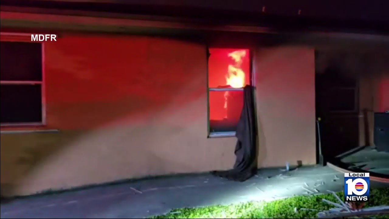 Authorities respond to apartment fire in northwest Miami-Dade - YouTube
