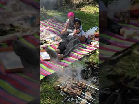 گل در بر و معشوق به کام است سلطان جهانم به چنین روز غلام است