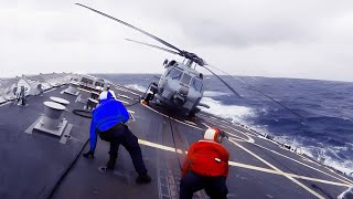 Melihat Helikopter Mendarat di Atas Kapal Ketika Cuaca Buruk