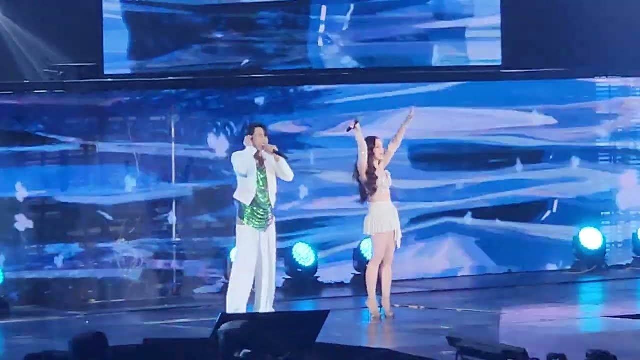 ใจหนึ่งก็รักอีกใจก็เจ็บ~ว่างแล้วช่วยโทรกลับ  ลิเดีย~เป๊ก #GrammyRSConcerts #2kCelebration