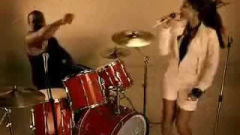 Nelly Furtado - Promiscuous [OFFICIAL MUSIC VIDEO]