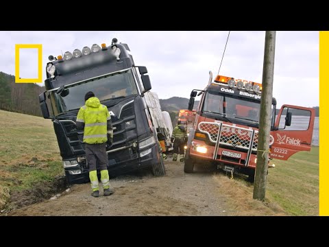 Holownik nie miał jak podjechać do wypadku! | Najniebezpieczniejsze drogi Europy